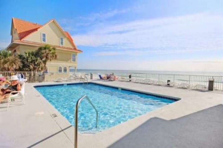 LK Beach Front Pool #Leeward Key Beach Front Pool with Beachside Restrooms for Guest