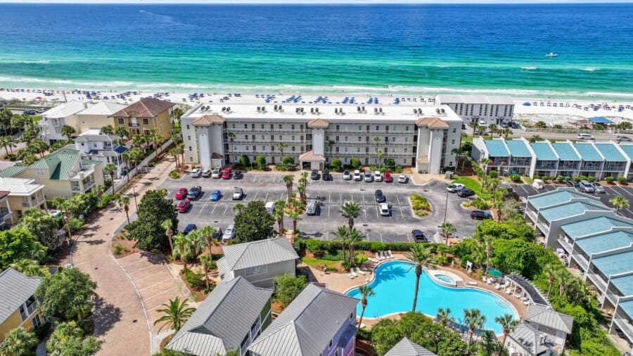 Beach Retreat Vacation Rentals ► Beach Condos in Destin #