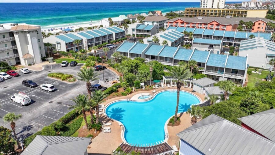 Beach Retreat Vacation Rentals ► Beach Condos in Destin #