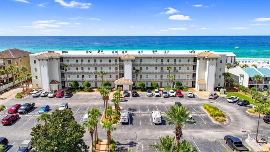 Beach Retreat Vacation Rentals ► Beach Condos in Destin #