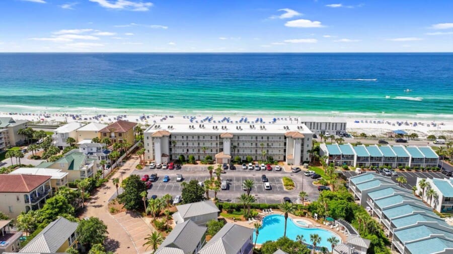 Beach Retreat Vacation Rentals ► Beach Condos in Destin #