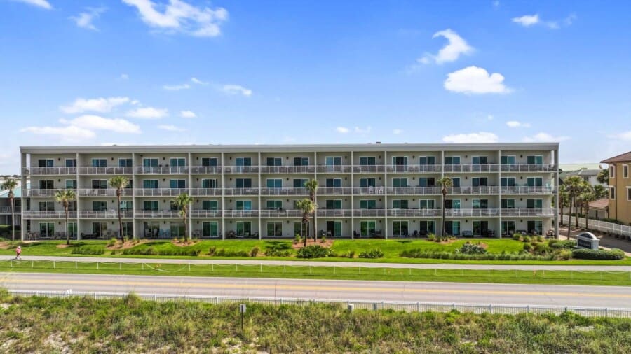 Beach Retreat Vacation Rentals ► Beach Condos in Destin #