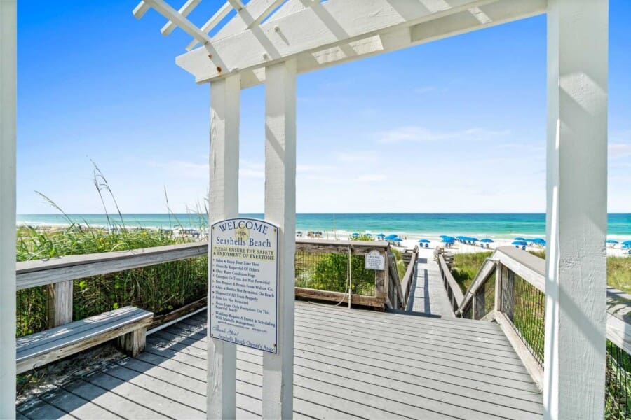 Beach Retreat Vacation Rentals ► Beach Condos in Destin #